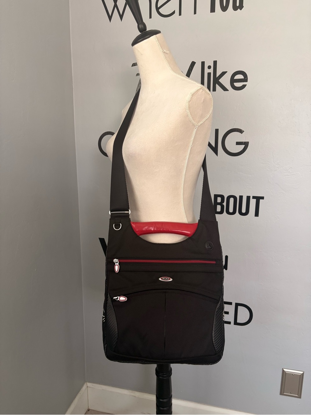EUC Tumi Black & Red Nylon Crossbody Travel Bag Messenger Pack